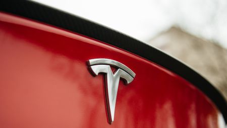 Tesla FSD-Sicherheit: Verzerrte Statistiken und Estland-Zulassung