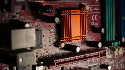 Hobbyist runs Windows 11 on old hardware