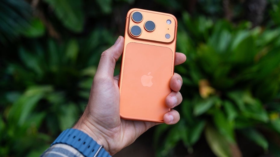 Apple launches new iPhone leasing program