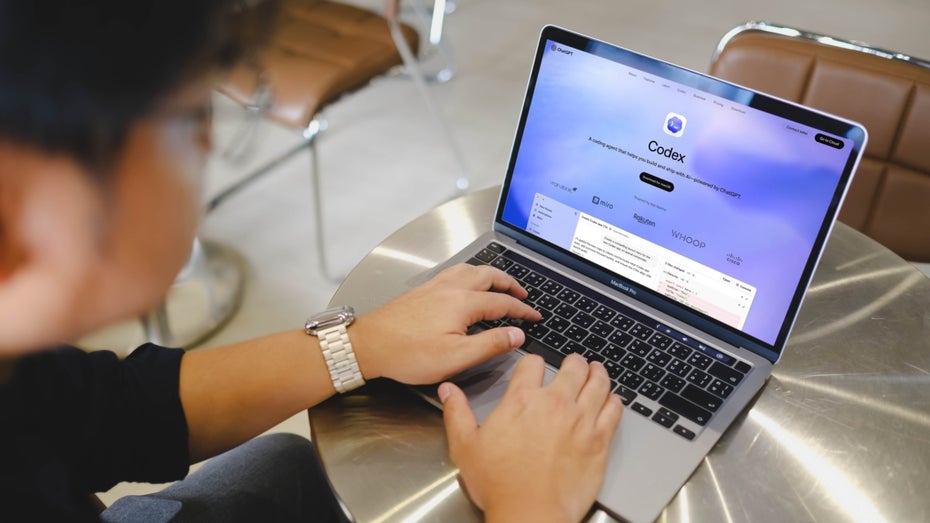 CJEU ruling: Travel to customers counts as working time