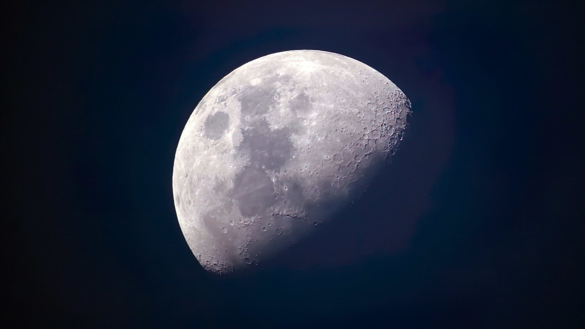 NASA veröffentlicht Bilder des Mondkraters nach SpaceX-Absturz