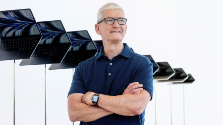 Tim Cook resigns as Apple CEO