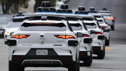 Waymo-Robotertaxi alarmiert Polizei wegen Waffe