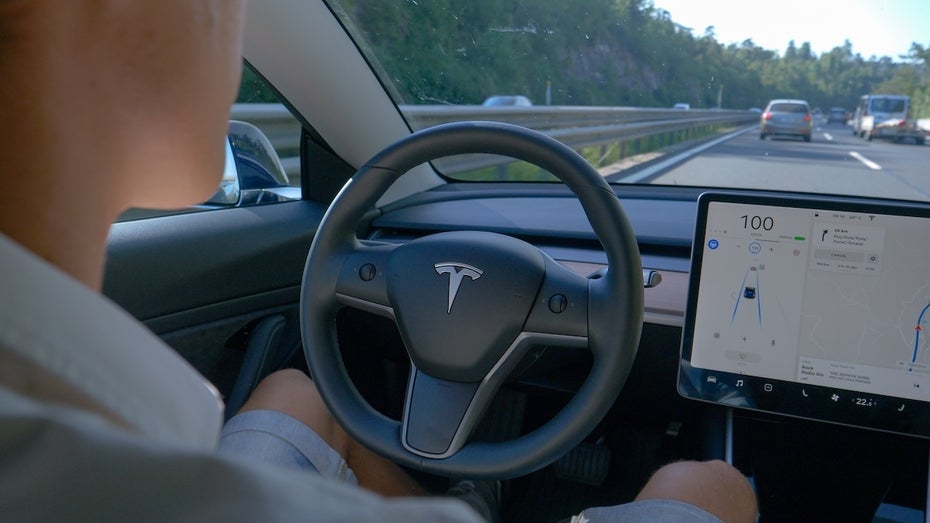 Tesla benennt Assistenzsystem auf Druck Deutschlands um